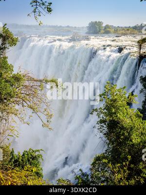 Der Gipfel der Victoria Falls am Sambesi-Fluss in Simbabwe Stockfoto