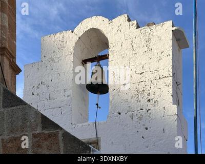 Glockenturm einer Kirche. Rhodos, Griechenland Stockfoto