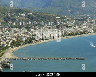 Alanya, Türkei, Türkische Riviera, Türkische Südküste, Hafenstadt, sehenswert, Touristenattraktion, Reisen, Tourismus, Urlaub, Küste, Strand, Strand, Tau Stockfoto