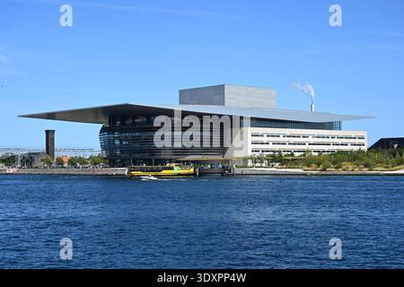 Kopenhagen, Dänemark - 1. August 2024: Oper Kopenhagen (Operaen). Stockfoto