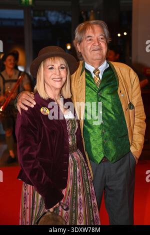 Helmut MARKWORT mit Ehefrau Patricia RIEKEL Salvator Starkbier Probe 2026 auf dem Nockherberg in München am 04.03.2026, *** Helmut MARKWORT mit seiner Frau Patricia RIEKEL Salvator Starkbier Probe 2026 am 04.03.2026, Stockfoto