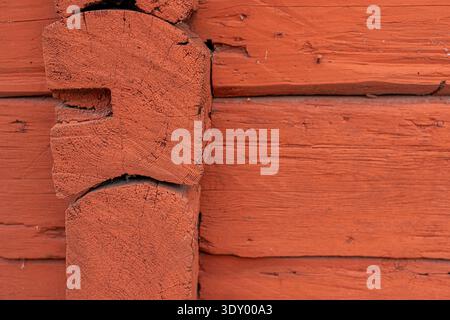 Rustikale Rote Holzwandstruktur In Nahaufnahme. Stockfoto