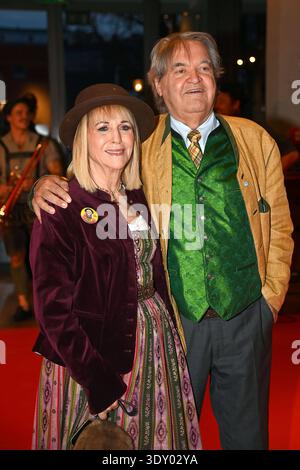 Helmut MARKWORT mit Ehefrau Patricia RIEKEL Salvator Starkbier Probe 2026 auf dem Nockherberg in München am 04.03.2026, *** Helmut MARKWORT mit seiner Frau Patricia RIEKEL Salvator Starkbier Probe 2026 am 04.03.2026, Stockfoto