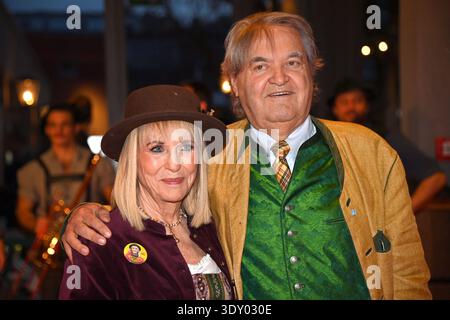Helmut MARKWORT mit Ehefrau Patricia RIEKEL Salvator Starkbier Probe 2026 auf dem Nockherberg in München am 04.03.2026, *** Helmut MARKWORT mit seiner Frau Patricia RIEKEL Salvator Starkbier Probe 2026 am 04.03.2026, Stockfoto