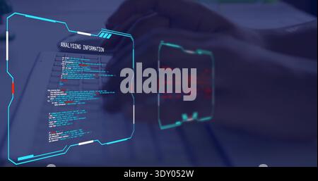 Eingabe von weiblichen Händen, Eingabe von Code auf der Laptop-Tastatur am Schreibtisch, mit Holo-Panels ANALYSE Stockfoto