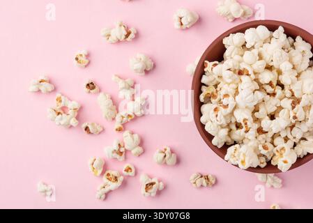 Leckeres, salziges Popcorn in einer Schüssel Stockfoto