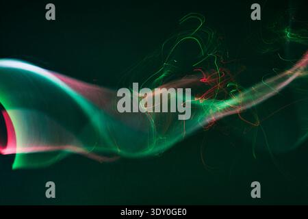 Abstrakte Lichtspuren für dynamische Wellenlinien Stockfoto