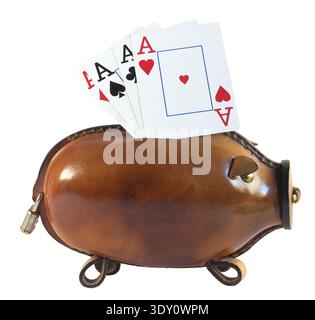 Vier Asse in einem schweinepulver aus braunem Leder auf weißem, solidem Hintergrund Stockfoto