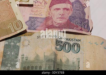 Kopenhagen/Dänemark /05 . MÄRZ 2026 / pakistanische Währungseinheiten in verschiedenen Noten . Foto. Francis Joseph Dean/Dean Bilder sind nicht für den privaten Gebrauch bestimmt Stockfoto