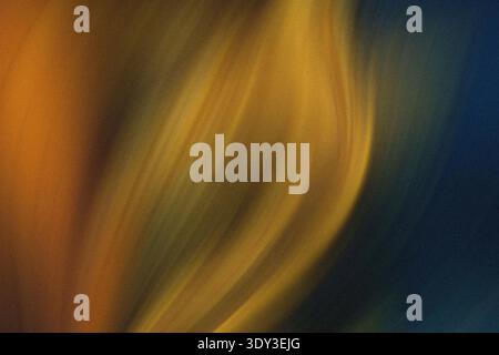 Abstrakter, verschwommener Hintergrund mit Schattierungen, die eine weiche und traumhafte Atmosphäre schaffen Stockfoto