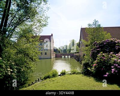 Schloss Huelshoff, Havixbeck, Nordrhein-Westfalen, Deutschland, Europa. Die Burg Huelshoff ist die typischste Wasserburg im Münsterland Ger Stockfoto