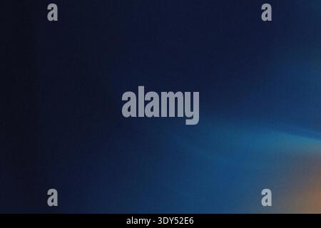 Abstrakter, verschwommener Hintergrund mit Schattierungen, die eine weiche und traumhafte Atmosphäre schaffen Stockfoto