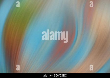Abstrakter, verschwommener Hintergrund mit Schattierungen, die eine weiche und traumhafte Atmosphäre schaffen Stockfoto