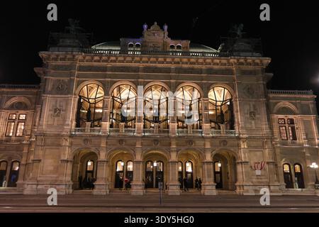 Die Wiener Staatsoper - Wiener Staatsoper - Gebäude bei Nacht Wien, Österreich Stockfoto
