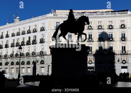 Statue von Carlos III. In der Puerta del sol in Madrid Spanien. Plaza Mayor. Stockfoto