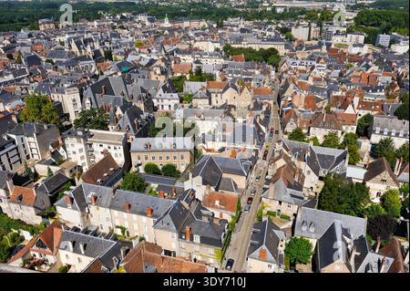 Blick auf Bourges von der Spitze der Kathedrale St. Stephan mit dem Grundriss der Stadt und ihrer Dächer Stockfoto