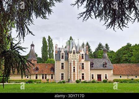 Wunderschönes architektonisches Design des Chateau de Troussay in Loir-et-Cher mit einzigartigen Merkmalen und grüner Umgebung im Centre-Val de Loire Stockfoto