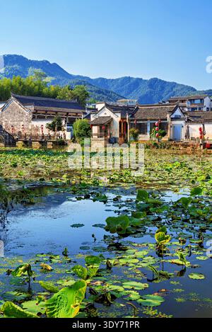 Erkunden Sie das Erbe des antiken Dorfes Chengkan mit historischen Gebäuden und malerischen Landschaften in Huangshan, Anhui, China Stockfoto