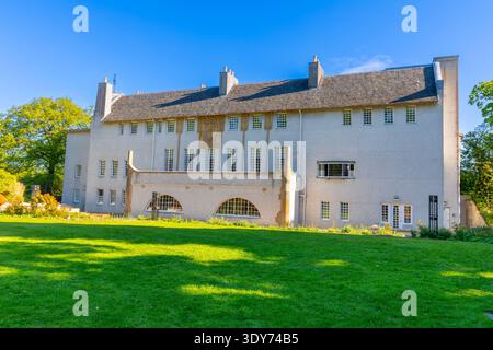 Erkunden Sie das Haus für einen Kunstliebhaber im Bellahouston Park in Glasgow, das von Charles Rennie Mackintosh für Kunst und Architektur entworfen wurde Stockfoto