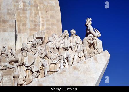 Entlang des Flusses Tejo in Lissabon ist das Monument der Entdeckungen des Architekten José Angelo Cottinelli Telmo und des Bildhauers Padrao dos Descobrimentos. Stockfoto
