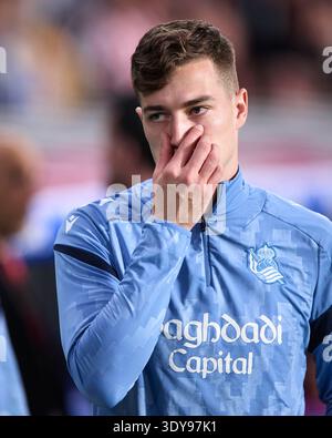 Luka Sucic von Real Sociedad sieht beim Copa del Rey-Spiel zwischen Real Sociedad und Athletic Club am 4. März 2026 in San S. zu Stockfoto