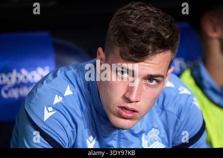 Luka Sucic von Real Sociedad sieht beim Copa del Rey-Spiel zwischen Real Sociedad und Athletic Club am 4. März 2026 in San S. zu Stockfoto