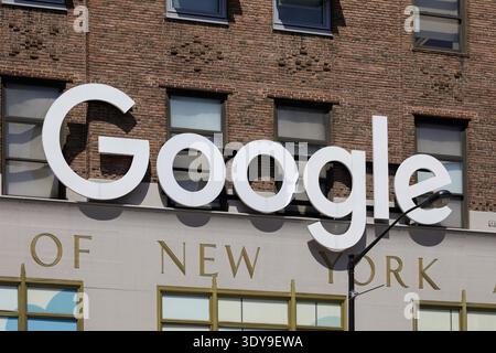 Google Signage auf der Außenseite des New York City Bürogebäudes des Unternehmens, Manhattan, USA Stockfoto