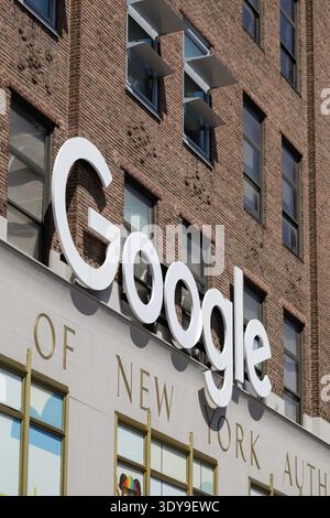 Google Signage auf der Außenseite des New York City Bürogebäudes des Unternehmens, Manhattan, USA Stockfoto