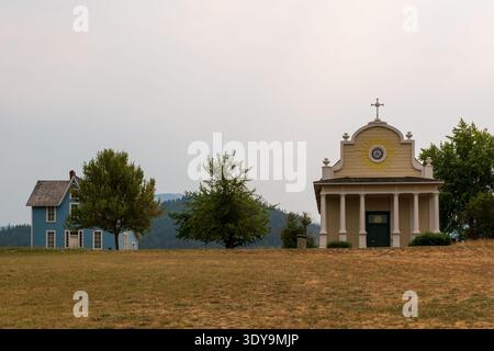 Cataldo, ID USA - 03. August 2024: Historisches Missions- und Pfarrhaus im Old Mission State Park von Coeur d’Alene Stockfoto