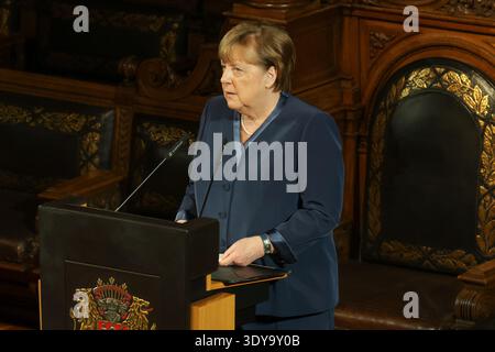 Hamburgs erster Bürgermeister Dr. Peter Tschentscher empfängt die Ehrengäste beim Matthiae-Mahl 2026 im Hamburger Rathaus, Hamburg, Deutschland, am 6. März 2026. Angela Merkel (ehemalige Bundeskanzlerin der Bundesrepublik Deutschland) hielt eine Ansprache Hamburgs erster Bürgermeister Dr. Peter Tschentscher begrüßt die Ehrengäste beim Matthiae Dinner 2026 im Hamburger Rathaus am 6. März 2026. Die Begrüßungsrede hält Angela Merkel (ehemalige Bundeskanzlerin der Bundesrepublik Deutschland) eine Rede. (Foto: HMB Media/Fernando Soares/SIPA USA) Stockfoto
