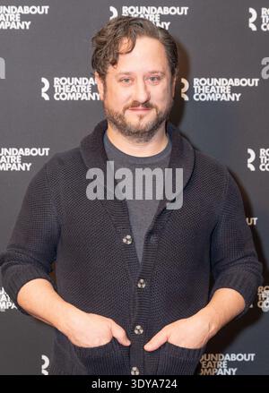 6. März 2026, New York, New York, Vereinigte Staaten: Christopher Fitzgerald nimmt am 6. März 2026 an der Broadway-Presseveranstaltung „Fallen Angels“ in den New 42nd St Studios in New York, NY Teil. (Kreditbild: © Lev Radin/Pacific Press via ZUMA Press Wire) NUR REDAKTIONELLE VERWENDUNG! Nicht für kommerzielle ZWECKE! Stockfoto