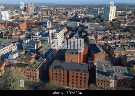 Blick aus der Vogelperspektive auf die städtische Architektur und Skyline des Stadtzentrums von Preston Stockfoto