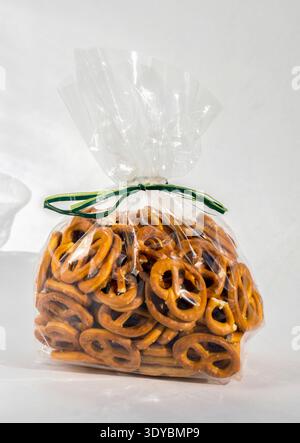 Brezel in einer transparenten Verpackung Stockfoto