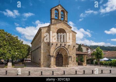 Kirche San Juan de Amandi in Villaviciosa Asturias Stockfoto