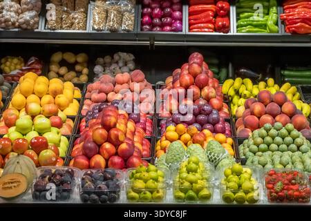 Frisches Obst auf dem Bauernmarkt aus nächster Nähe Stockfoto