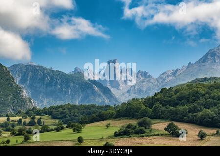 Naranjo de Bulnes Peak in Picos de Europa Mountains Spanien Stockfoto