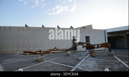 Skulpturen, ausgestellt vor dem Nationalmuseum in Manama, Bahrain. Stockfoto