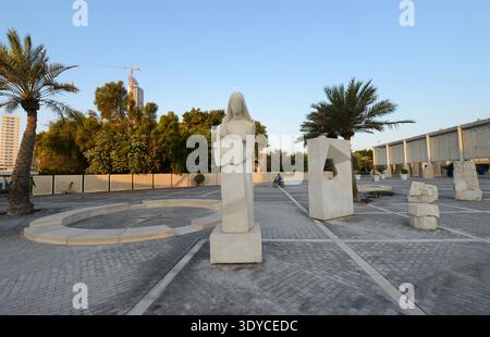 Skulpturen, ausgestellt vor dem Nationalmuseum in Manama, Bahrain. Stockfoto