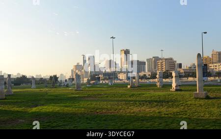 Skulpturen, ausgestellt vor dem Nationalmuseum in Manama, Bahrain. Stockfoto