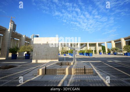 Skulpturen, ausgestellt vor dem Nationalmuseum in Manama, Bahrain. Stockfoto