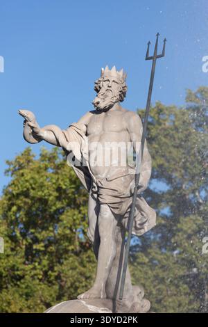 Detail der Neptunstatue aus dem 18. Jahrhundert von Juan Pascual de Mena am Neptunbrunnen in Madrid, Spanien. Stockfoto