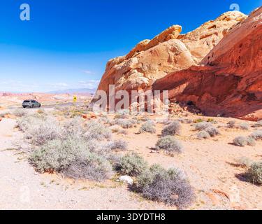 Overton, Nevada, USA – 5. März 2026: Panoramablick auf dem Rainbow Vista Trail im Valley of Fire State Park in Overton, Nevada. Stockfoto