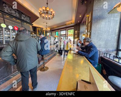 Café Comercial, Glorieta de Bilbao, Madrid, Spanien Stockfoto