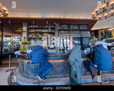 Café Comercial, Glorieta de Bilbao, Madrid, Spanien Stockfoto