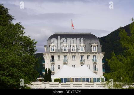 Seitenansicht des Impérial Palace Hotel, Nahaufnahme, Annecy, Frankreich Stockfoto