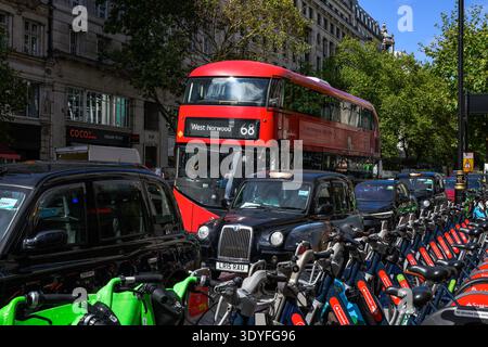 London, Großbritannien - 10. September 2025; Alternative für Busse, E-Bike und Taxis im Zentrum von London Stockfoto