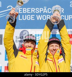 Tobias Wendl und Tobias Arlt (Deutschland) gewinnen den Gesamtweltcup im Doppelsitzer; Jubel, 07.03.2026, Altenberg (Deutschland), Eberspächer Rennrodel-Weltmeisterschaft Altenberg Stockfoto