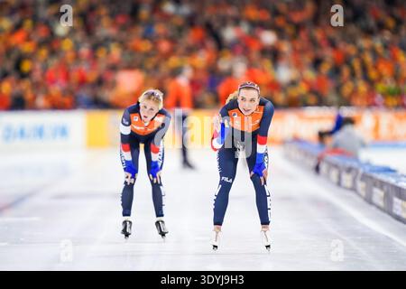HEERENVEEN, NIEDERLANDE - 8. MÄRZ: Marijke Groenewoud aus den Niederlanden, Joy Beune aus den Niederlanden während der ISU Speed Skating Weltmeisterschaft im Thialf am 8. März 2026 in Heerenveen, Niederlande (Foto: Andre Weening/Orange Pictures) Stockfoto