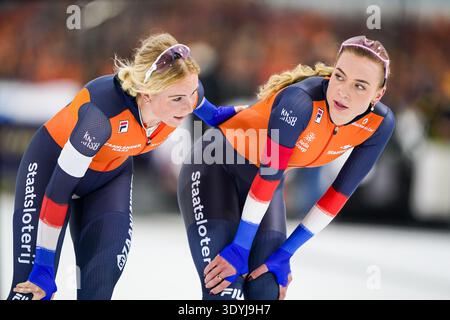 HEERENVEEN, NIEDERLANDE - 8. MÄRZ: Marijke Groenewoud aus den Niederlanden, Joy Beune aus den Niederlanden während der ISU Speed Skating Weltmeisterschaft im Thialf am 8. März 2026 in Heerenveen, Niederlande (Foto: Andre Weening/Orange Pictures) Stockfoto