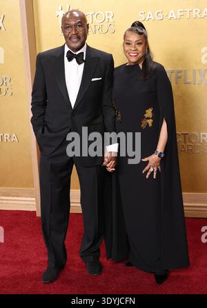 LOS ANGELES, KALIFORNIEN, USA – 01. MÄRZ: Nashormeh N.R. Lindo und Delroy Lindo kommen zu den 32. Jährlichen Schauspielpreisen, die von sag-AFTRA (ehemals Screen Actors Guild Awards) verliehen wurden, die am 1. März 2026 im Shrine Auditorium and Expo Hall in Los Angeles, Kalifornien, USA, verliehen wurden. (Foto von Image Press Agency) Stockfoto